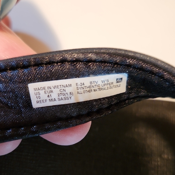 Reef Black Flip Flops - Picture 3 of 4